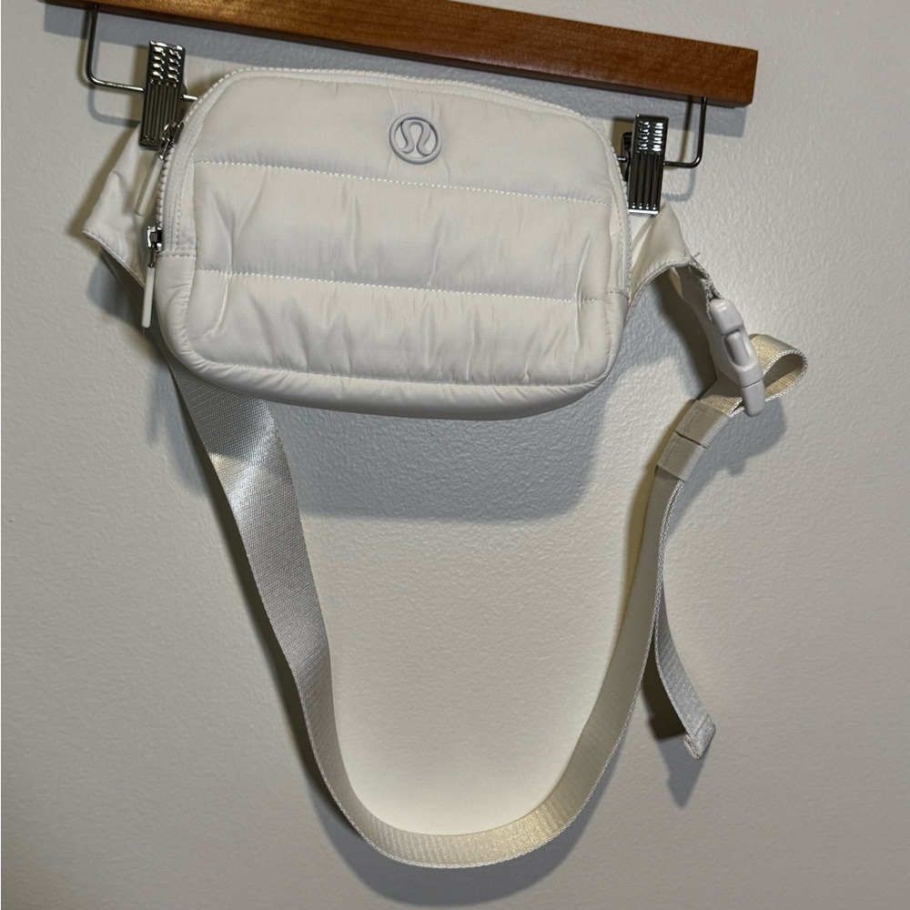Lululemon Wunderpuff Belt Bag, white